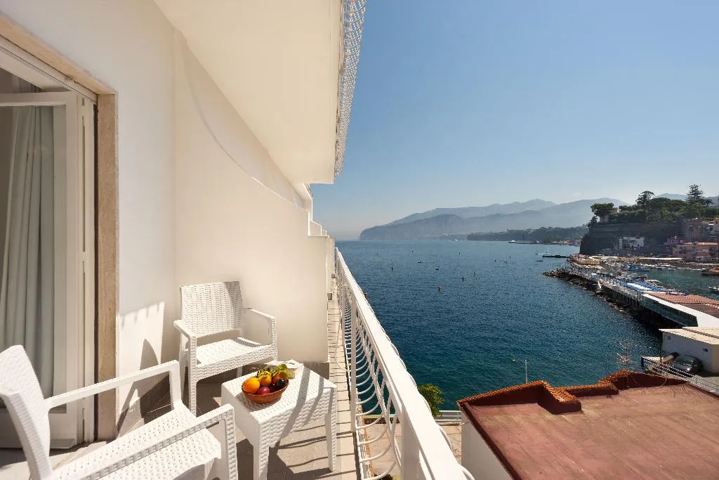 Double or Twin PARTIAL SEA VIEW Room, Hotel Admiral, Naples