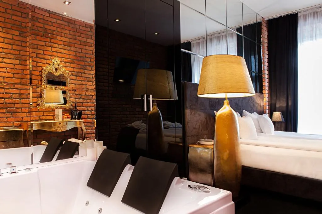 DOUBLE DELUXE KING BED Room, Betmanowska Main Square Residence, Krakow