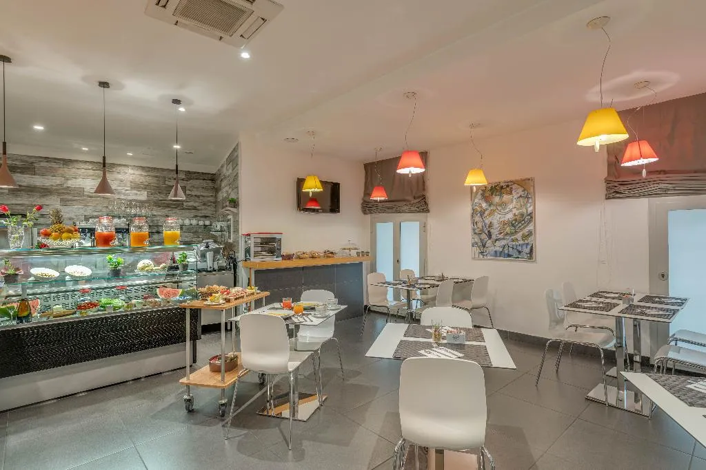 Restaurant, Trevi Palace Hotel, Rome