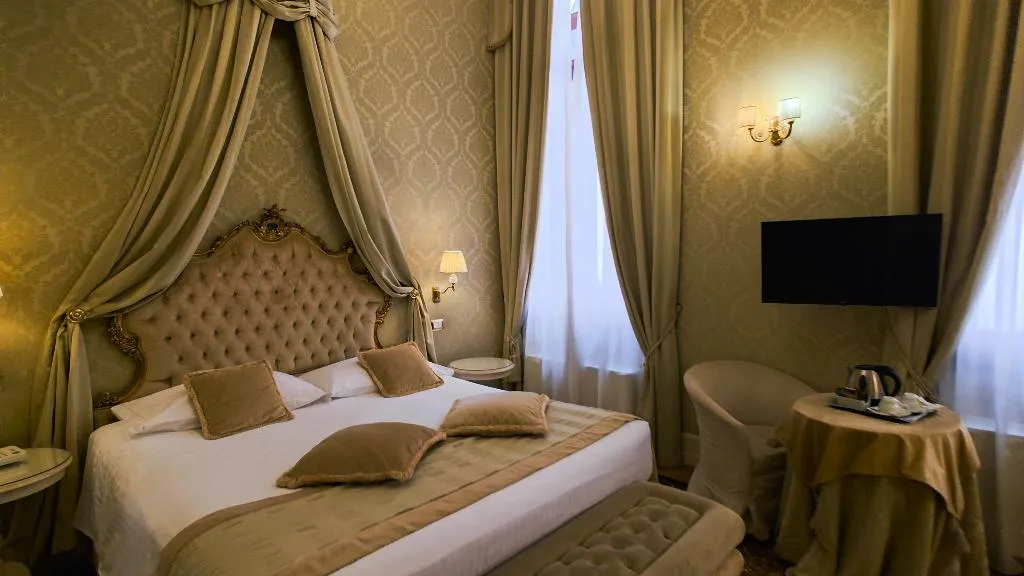 SUITE TWO BEDROOMS TWO BATHROOMS Room, Al Duca Venezia, Venice