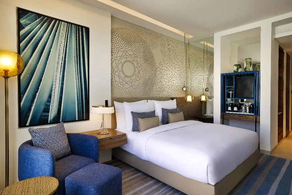 DOUBLE Accessible KING SIZE BED Room, Tumbi Ht Dubai The Palm, Tapestry Collec by Hilton, Dubai