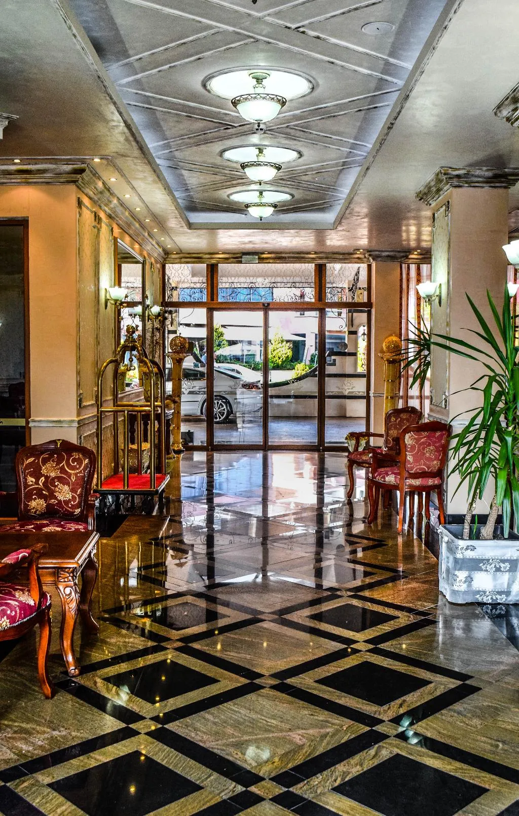Lobby, Karolina, Bourgas