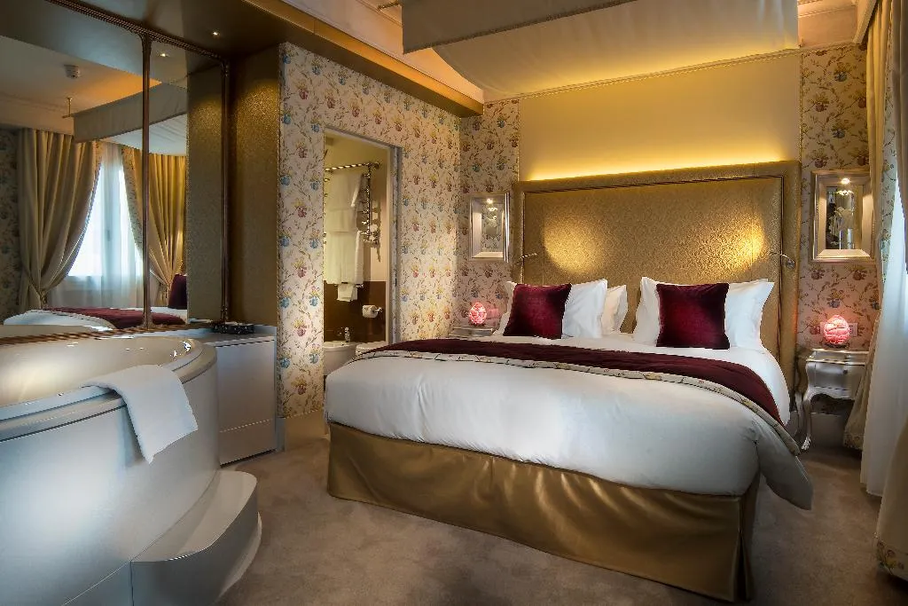 SUITE DELUXE CANAL VIEW Room, Papadopoli Hotel Venezia - MGallery Collection, Venice