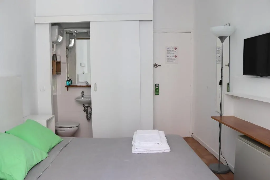 Room, Hostal La Zona, Madrid