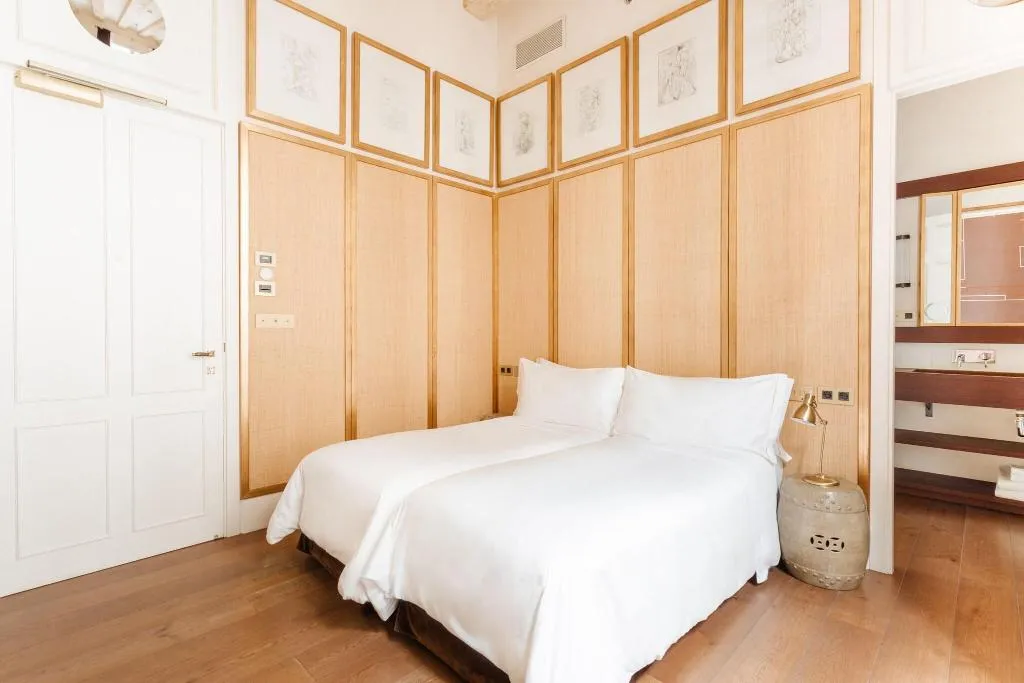 Double or Twin TWO BEDS Room, Do: Placa Reial, Barcelona