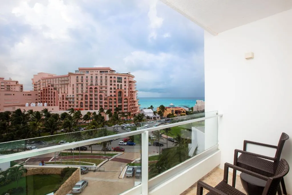 DOUBLE DELUXE TWO DOUBLE BEDS Room, Krystal Grand Cancun All Inclusive, Cancun Area