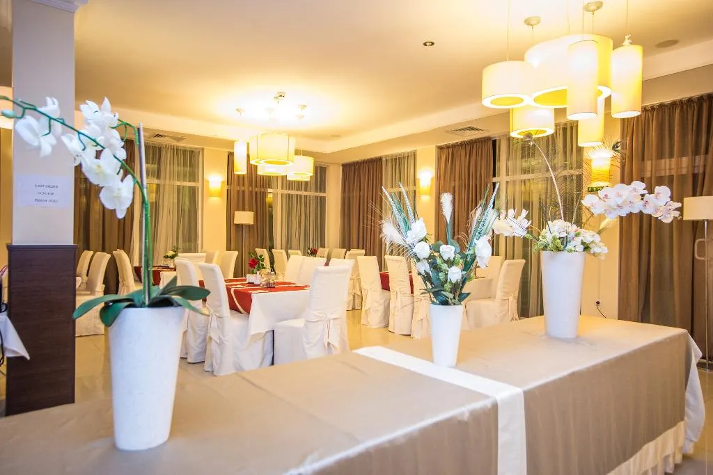 Restaurant, Clara Aparthotel & Residence, Bourgas
