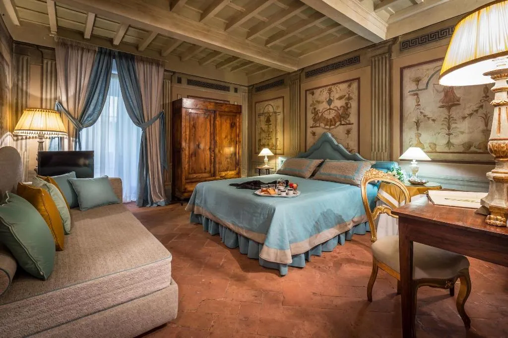Room, Piazza Pitti Palace, Florence