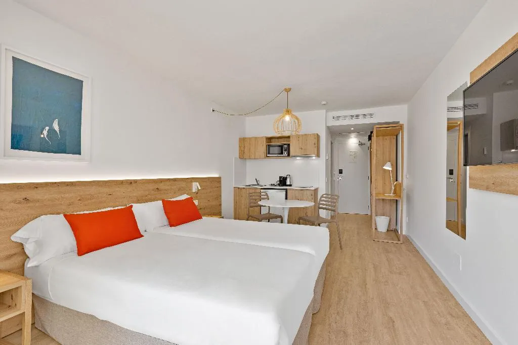 STUDIO CAPACITY 1 Room, Palmanova Beach Apartments by TRH, Majorca