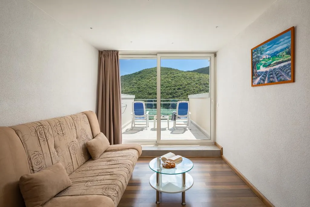 DOUBLE SIDE SEA VIEW ONE BEDROOM Room, Hotel Narcis, Istria