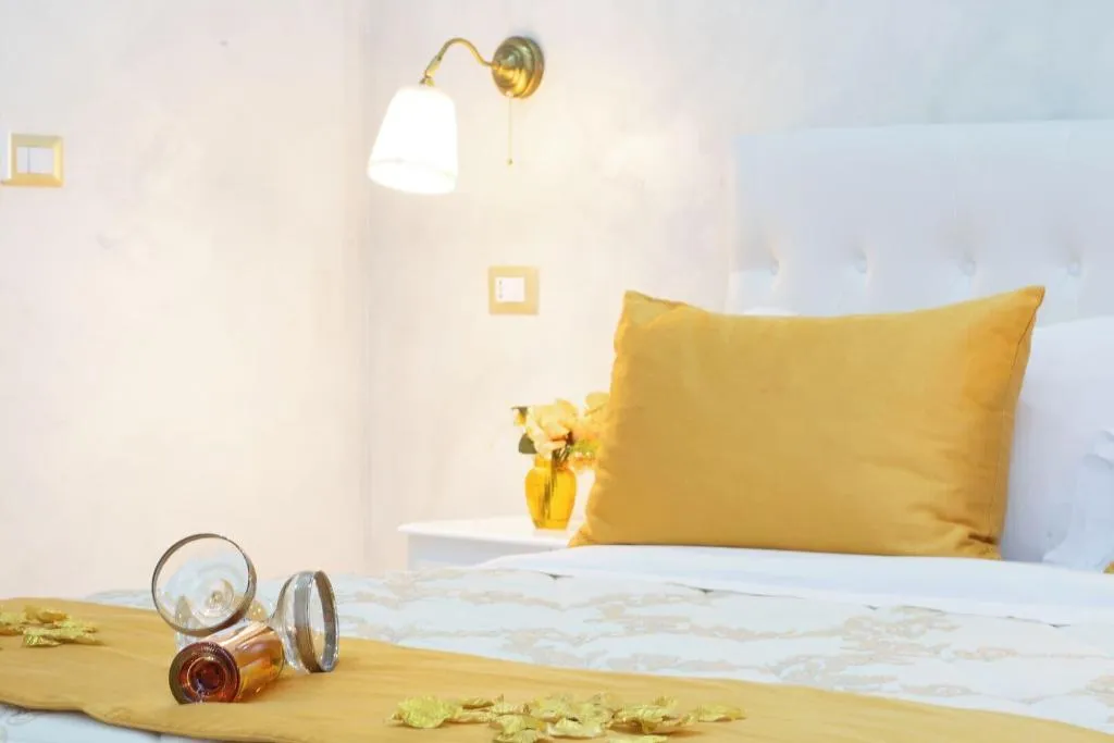 Room, Alma Adry, Naples