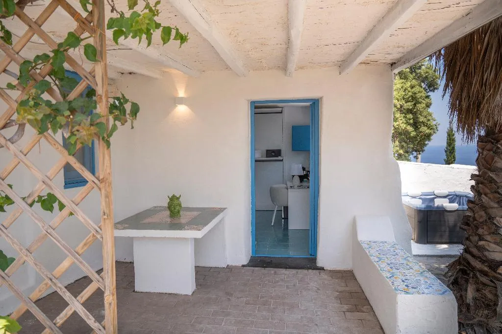 DOUBLE DELUXE SEA VIEW Room, Borgo Del Cannitello Romantic Boutique Resort, Palermo