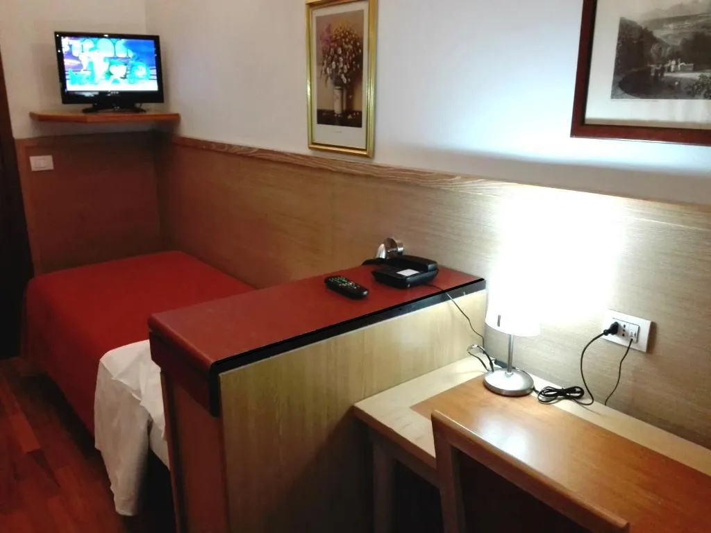 SINGLE STANDARD Room, Hotel Dover, Milan