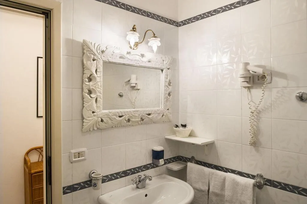 Room, La Maliosa D' Arienzo, Naples