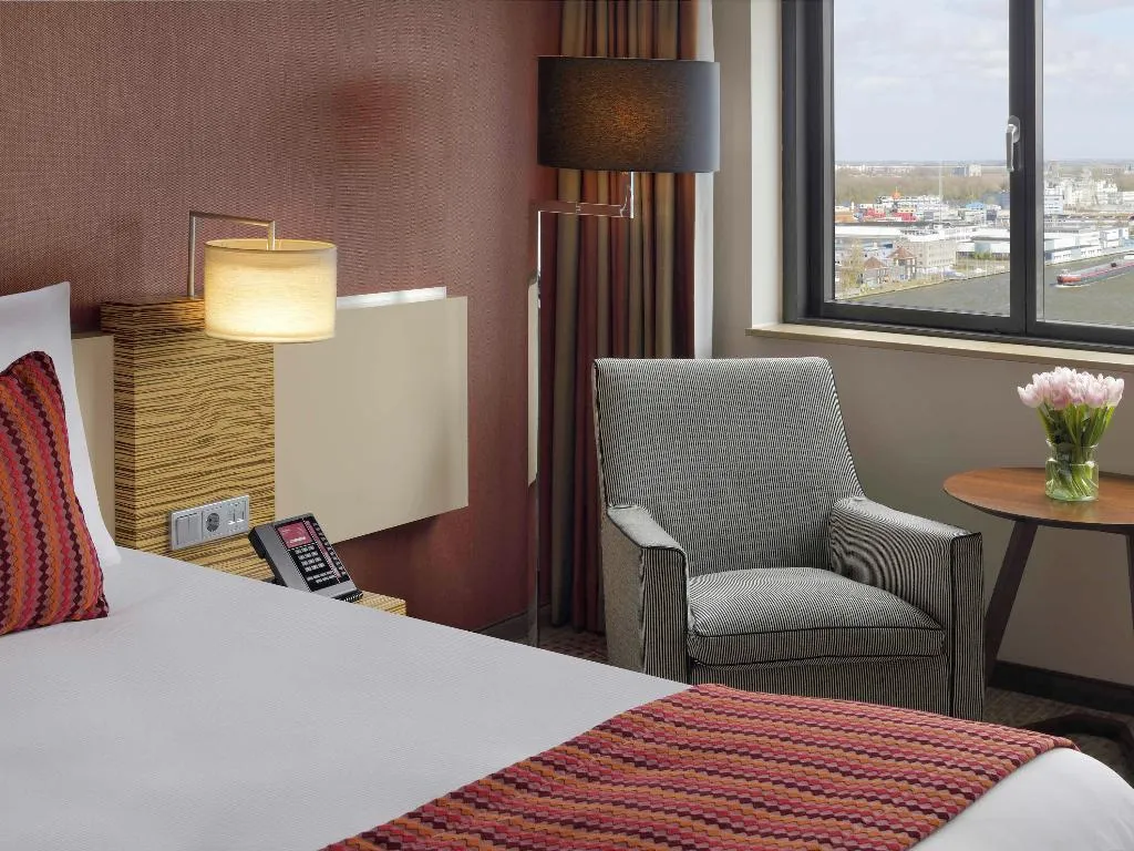 FAMILY ROOM CONNECTING ROOM Room, Movenpick Hotel Amsterdam City Centre, Amsterdam