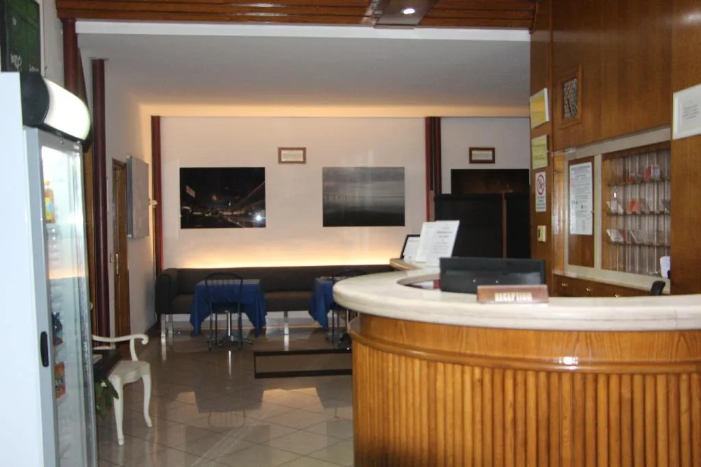 Lobby, Alex, Florence