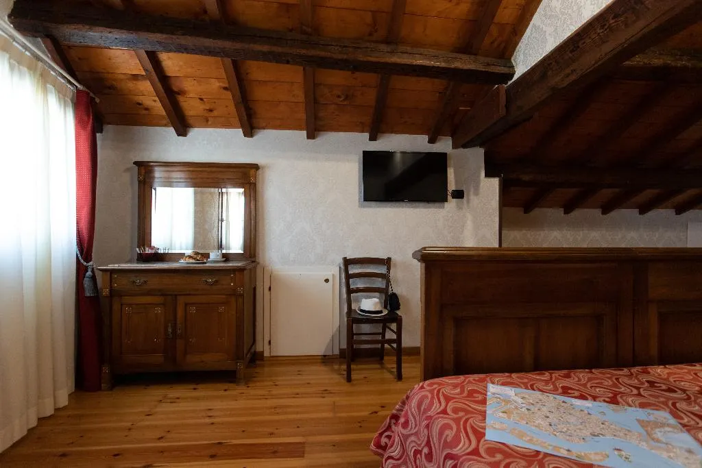 SUITE CANAL VIEW Room, Charming Palace Santa Fosca, Venice