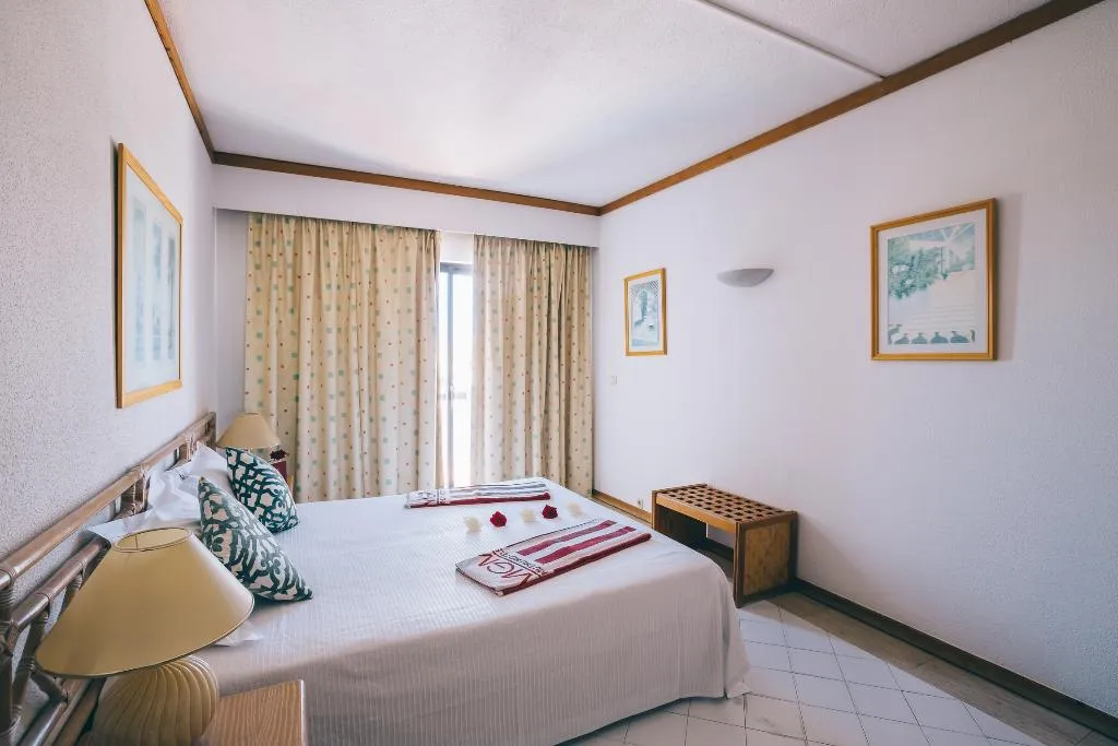 Room, Muthu Oura Praia Hotel, Algarve