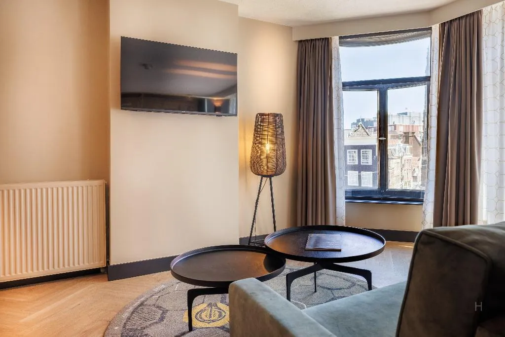 JUNIOR SUITE QUEEN SIZE BED Room, Die Port Van Cleve, Amsterdam