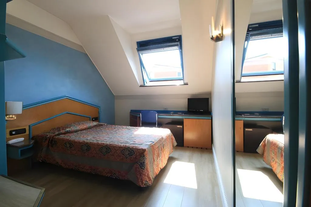 Room, Lido, Milan