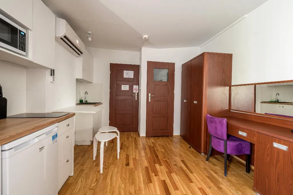 STUDIO ONE BEDROOM ONE BATHROOM Room, On/set Aparthotel, Krakow