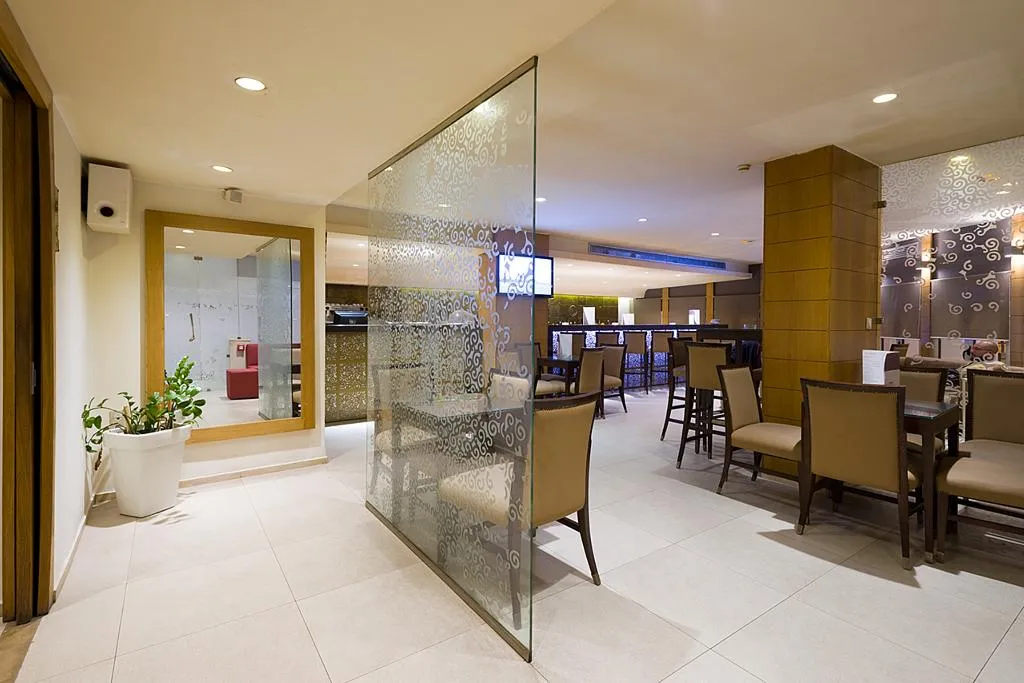 Bar, Golf Royal, Tunisia