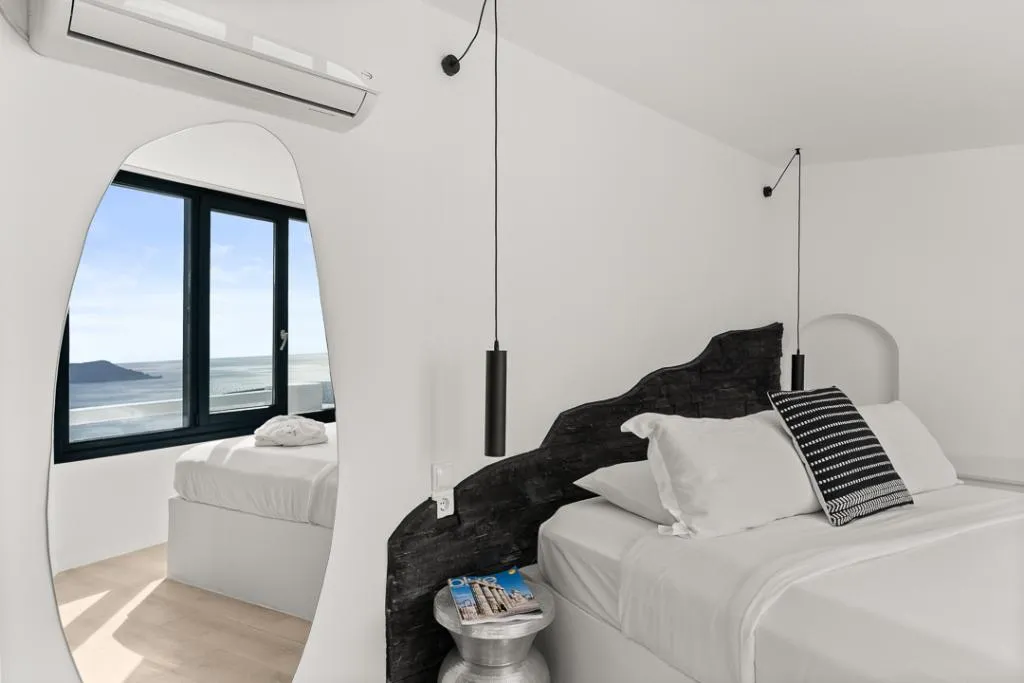 STUDIO WITH JACUZZI Room, Mill Houses New Elegant Suites by Mr and Mrs White, Santorini