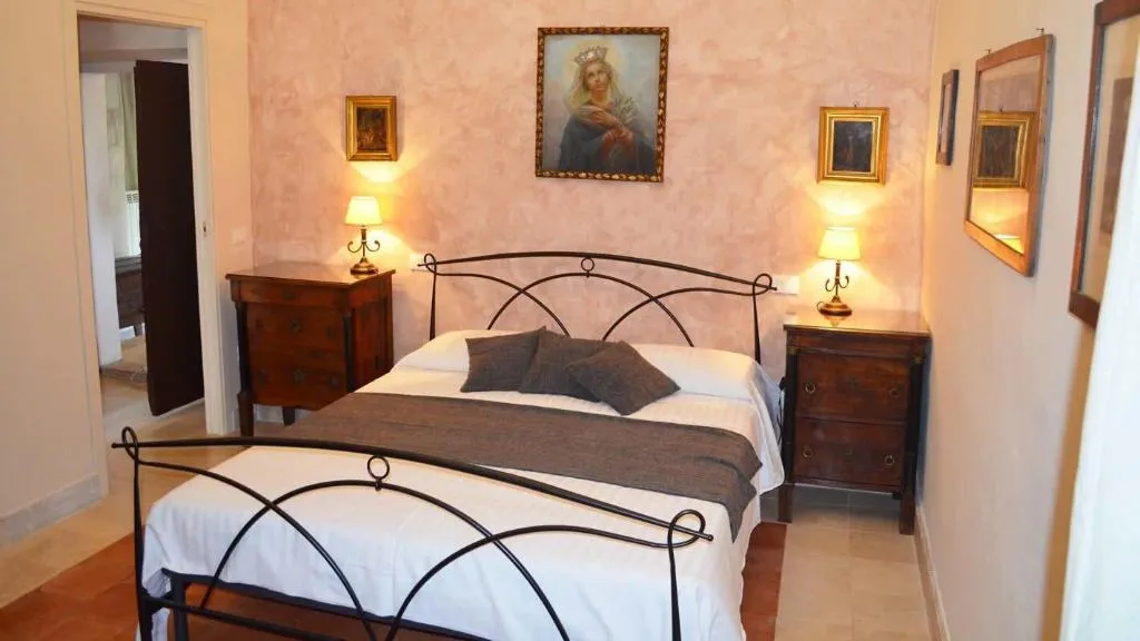 Room, Casale Colleoni, Rome
