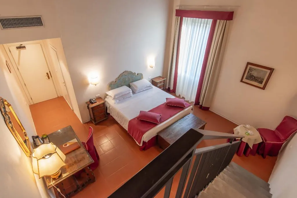 JUNIOR SUITE STANDARD Room, Machiavelli Palace, Florence