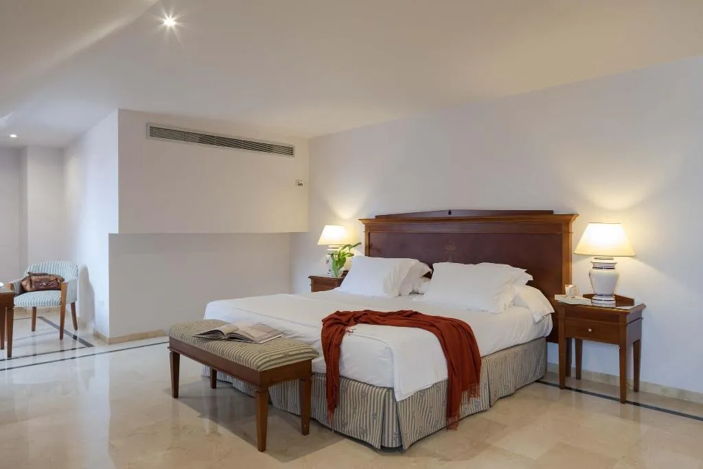 DOUBLE SUPERIOR QUEEN BED Room, Rey Alfonso X, Seville