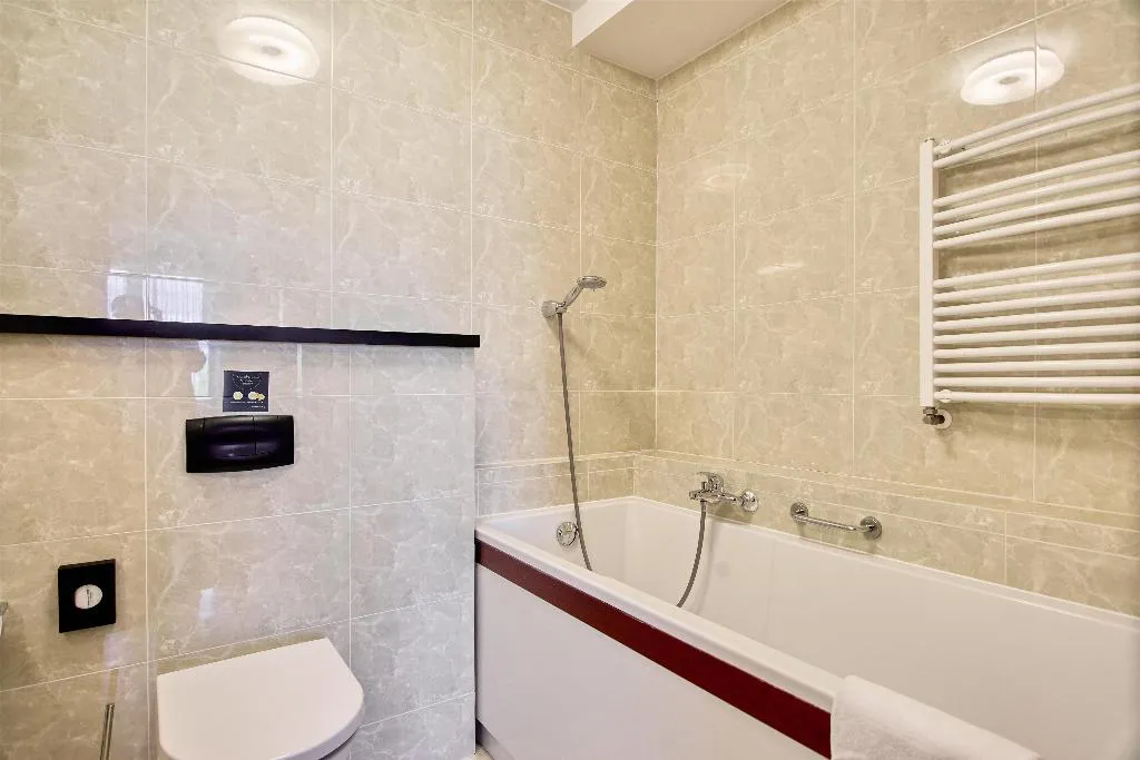 JUNIOR SUITE KING SIZE BED Room, Metropolo By Golden Tulip, Krakow