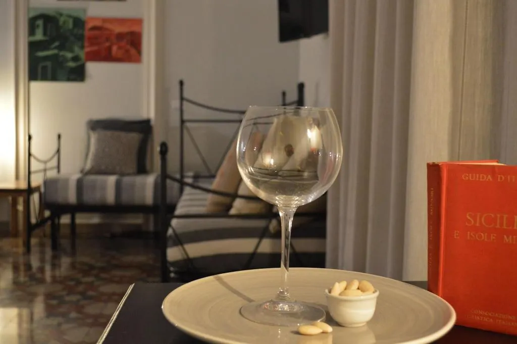 Room, Bed Book & Breakfast Landolina, Catania