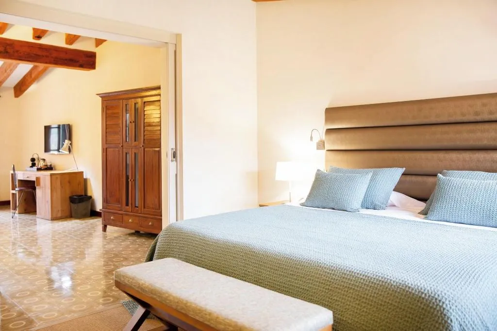 Room, D'Es Puig, Majorca
