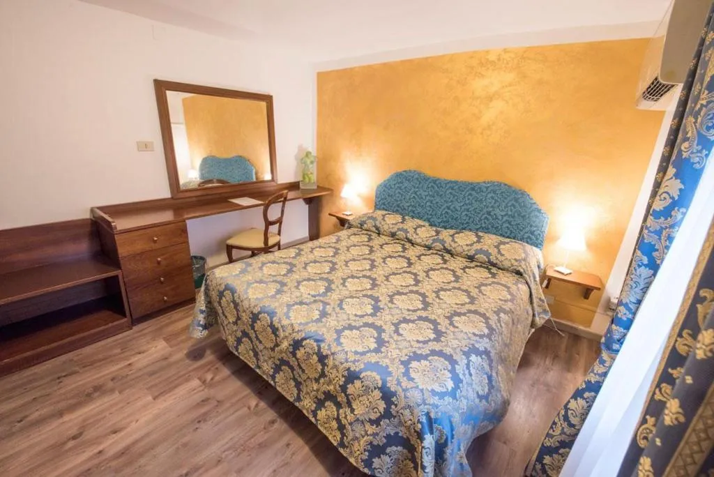 Room, Hotel Casa Peron, Venice