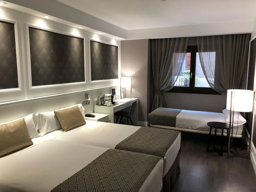 TRIPLE CAPACITY 2 Room, Catalonia Magdalenes, Barcelona