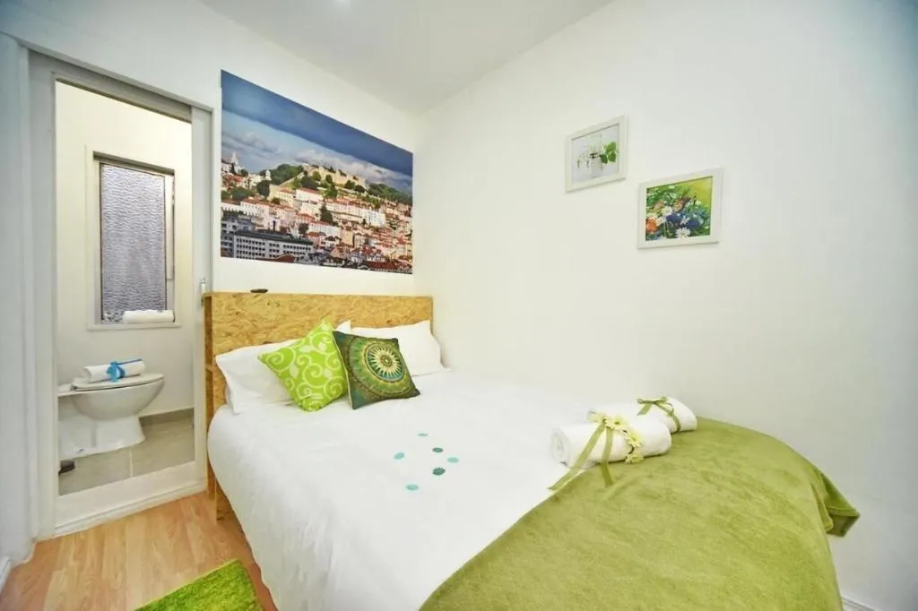 Room, Tuk Tuk Hostel, Lisbon