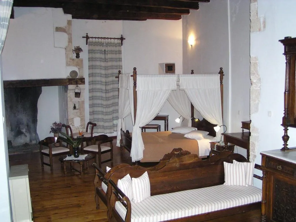 Room, Amphora, Crete