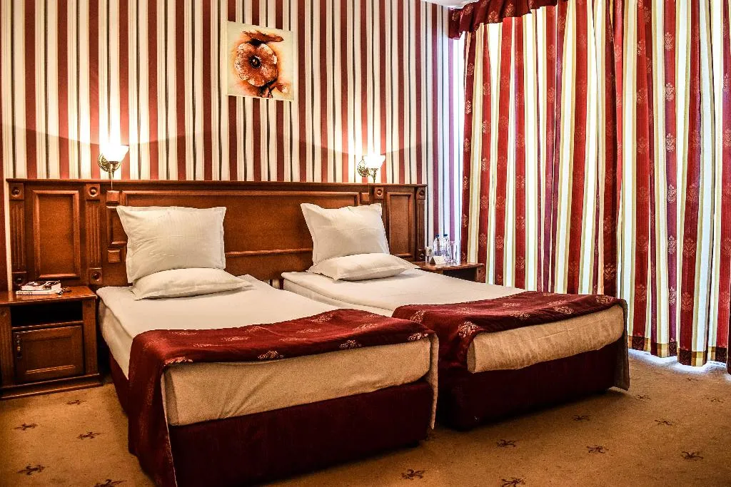 Room, Karolina, Bourgas