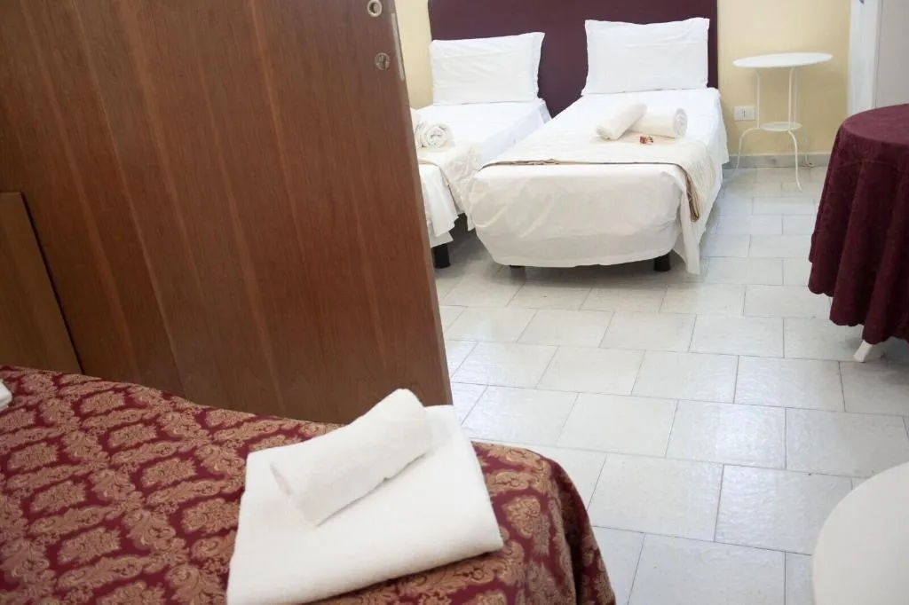 Room, Miss Suite, Naples