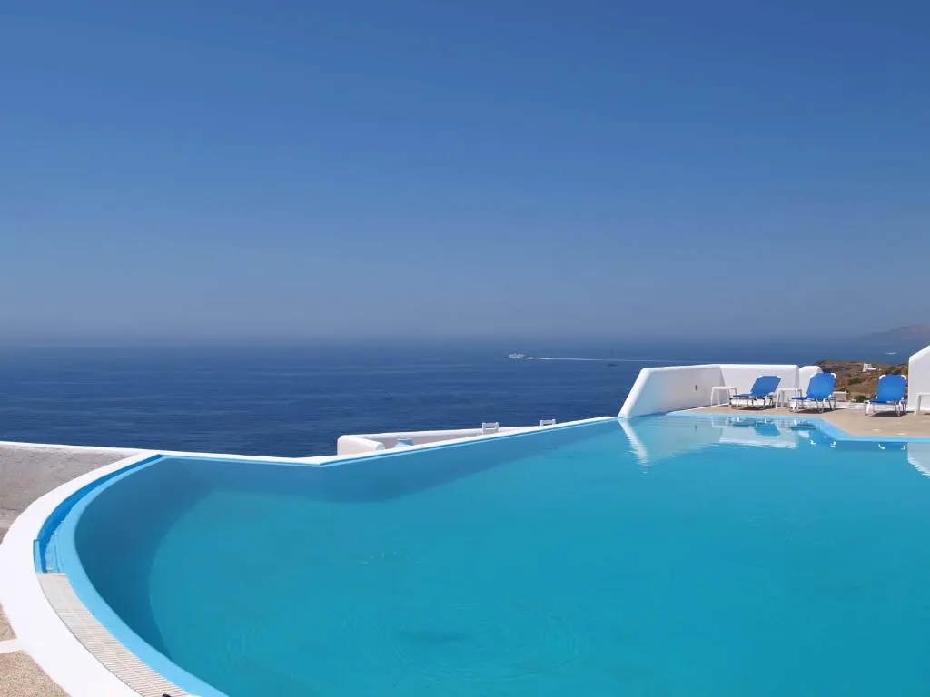 Pool, Petradi, Santorini