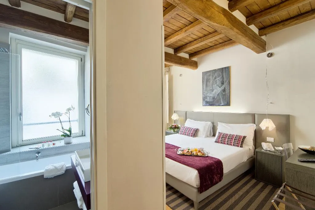 SUITE CAPACITY 3 Room, Trevi Palace Luxury Inn, Rome