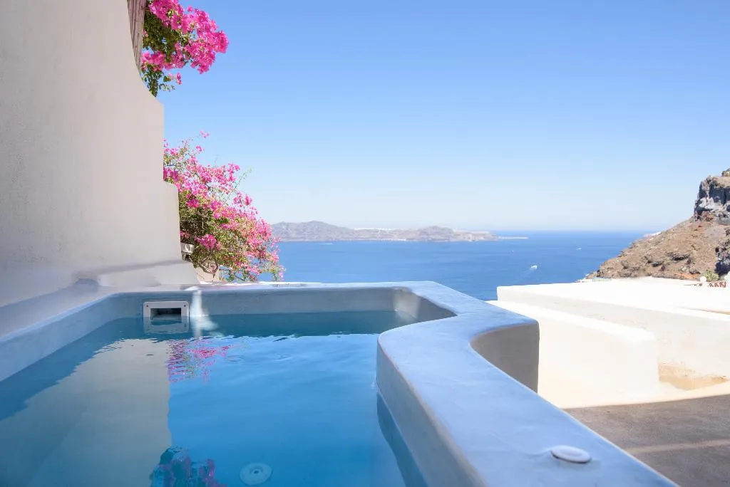 JUNIOR SUITE WITH VIEWS Room, On The Cliff, Santorini