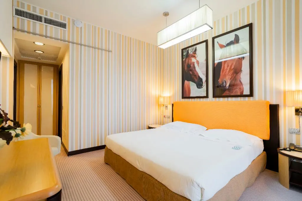 DOUBLE SINGLE USE CLASSIC WITH BALCONY Room, Unahotels Varese, Milan