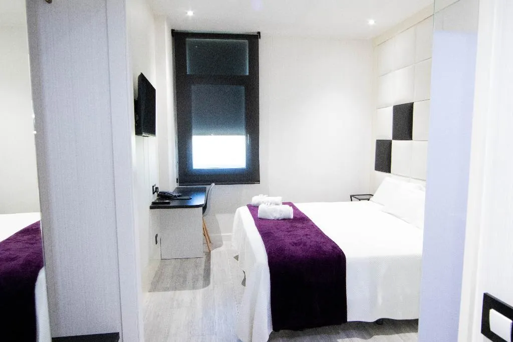 DOUBLE SINGLE USE KING SIZE BED Room, Avenida de España, Madrid