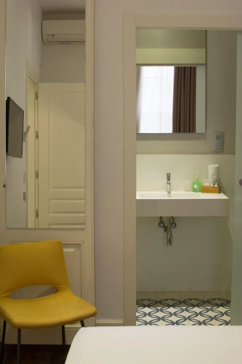 Room, Forgetmenot, Barcelona