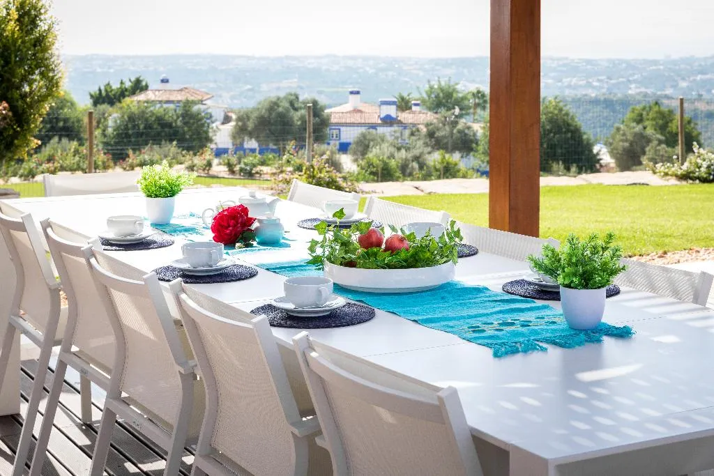 VILLA SEVEN BEDROOMS WITH PRIVATE POOL Room, Shantivillas, Algarve