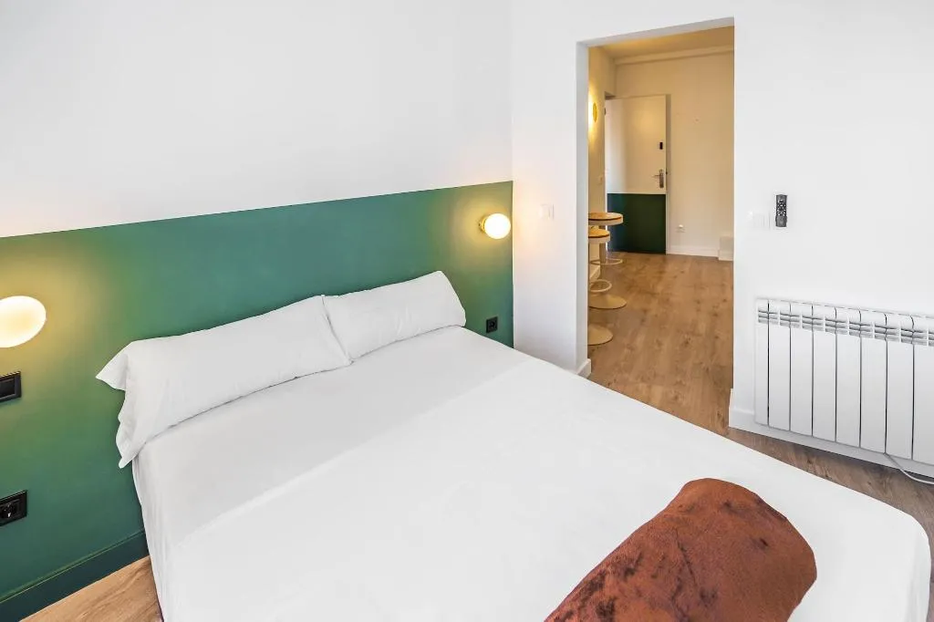 Room, Angelitomad, Madrid