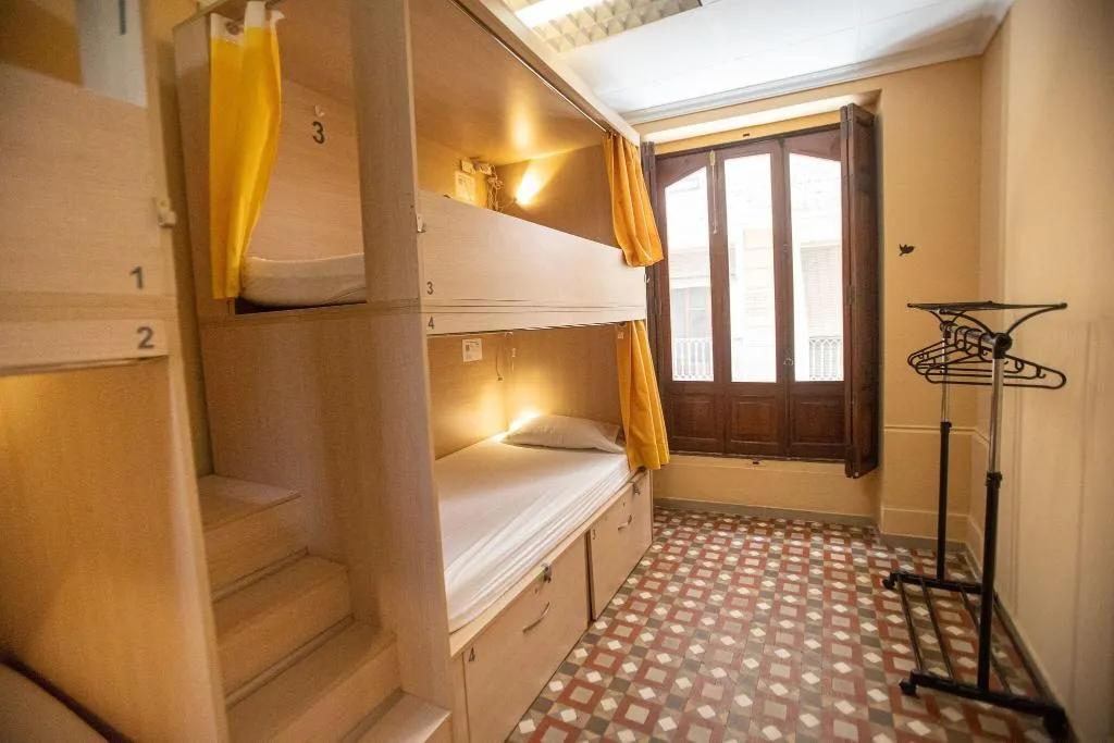 Bed in dormitory WITH SHARED BATHROOM Room, The River Hostel, Valencia