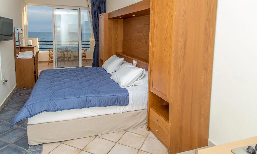 STUDIO SUPERIOR CAPACITY 2 Room, Elea Mare by GHH, Kalamata