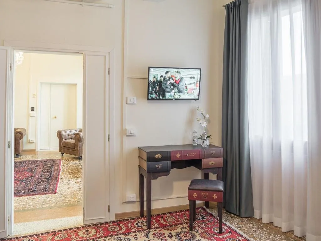 Room, Grand Canal Suites, Venice